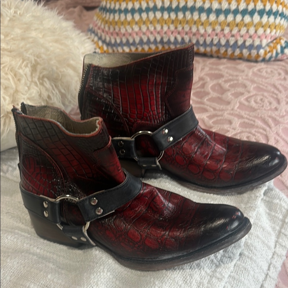 Red Crocodile Pattern Ankle Boots